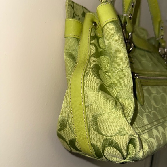 COACH medium size shoulder bag Chartreuse/Blue - Picture 11 of 12